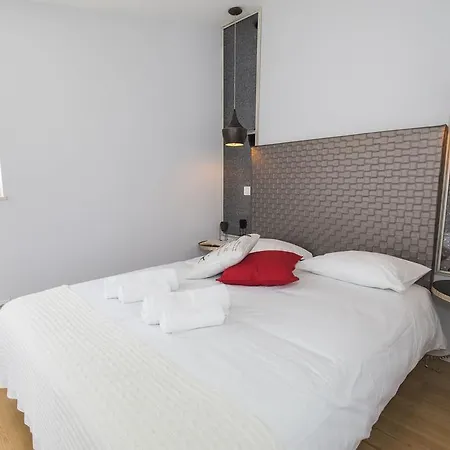 Lovelystay - 2bed Looking Good In Bairro Alto Lisboa