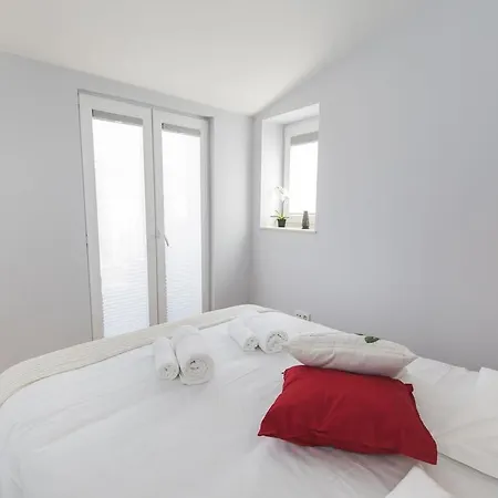 Lovelystay - 2bed Looking Good In Bairro Alto Lisboa
