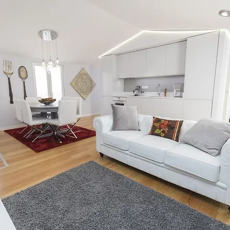 Daire Lovelystay - 2bed Looking Good In Bairro Alto Lisboa