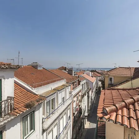 Lovelystay - 2bed Looking Good In Bairro Alto Daire Lisboa